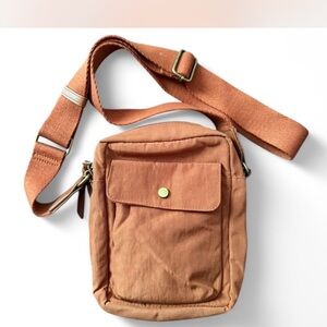 UNIVERSAL THREAD (by Target) crossbody bag, NWOT. Burnt orange.